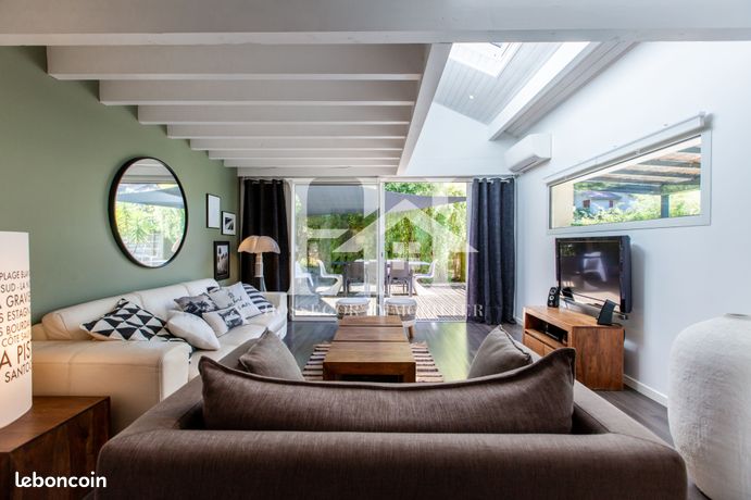 Villa 10 pièces 225 m²
