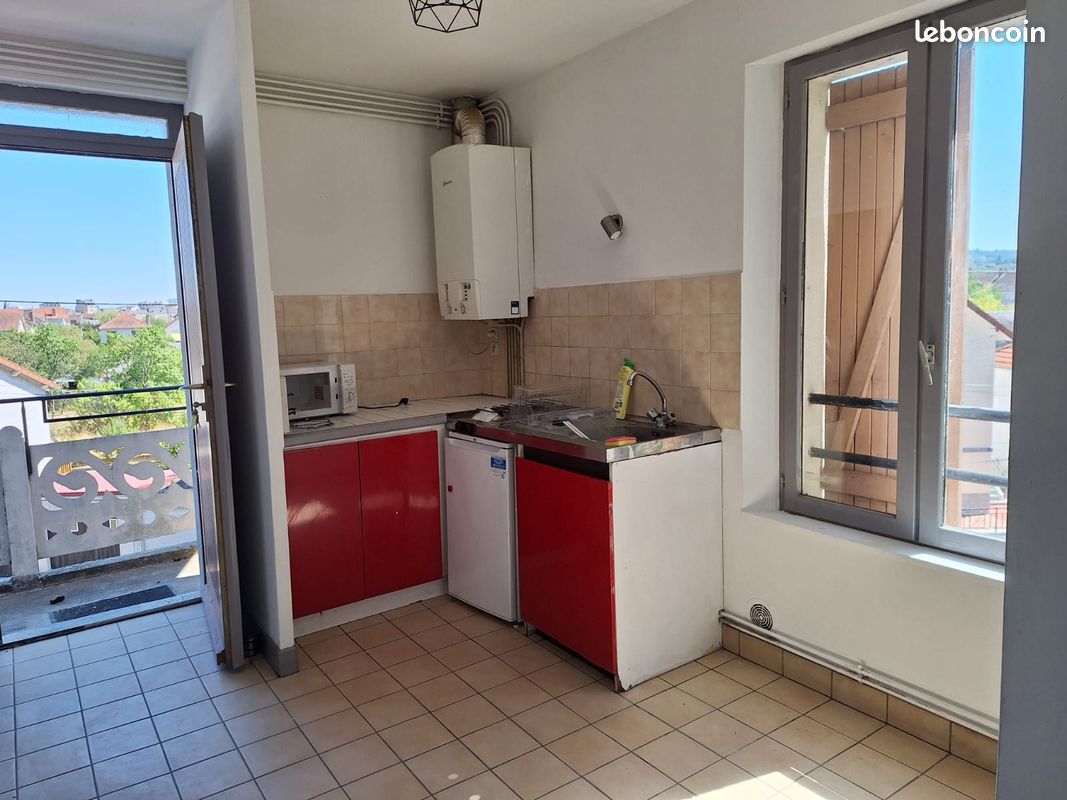 Appartement 1 pièce 30 m² · à Montluçon · 30 m² · 330 €