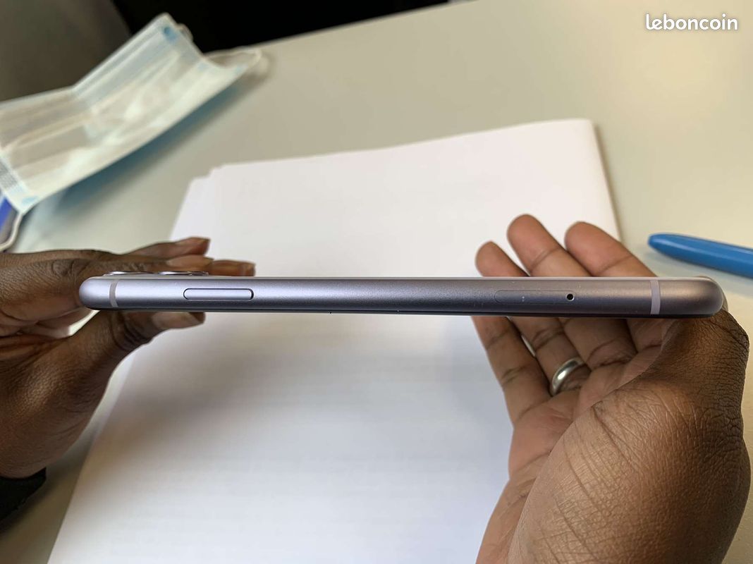 IPhone 11 (image 4)