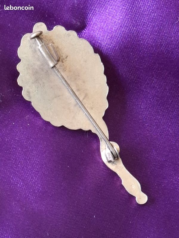 BROCHE ANCIENNE en ARGENT PORTE PHOTOS : COURONNE de GUI BROCHE ANCIENNE en ARGENT PORTE PHOTOS : COURONNE de GUI