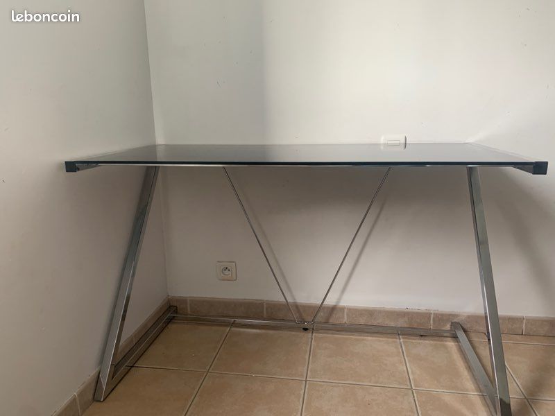 Bureau (image 1)