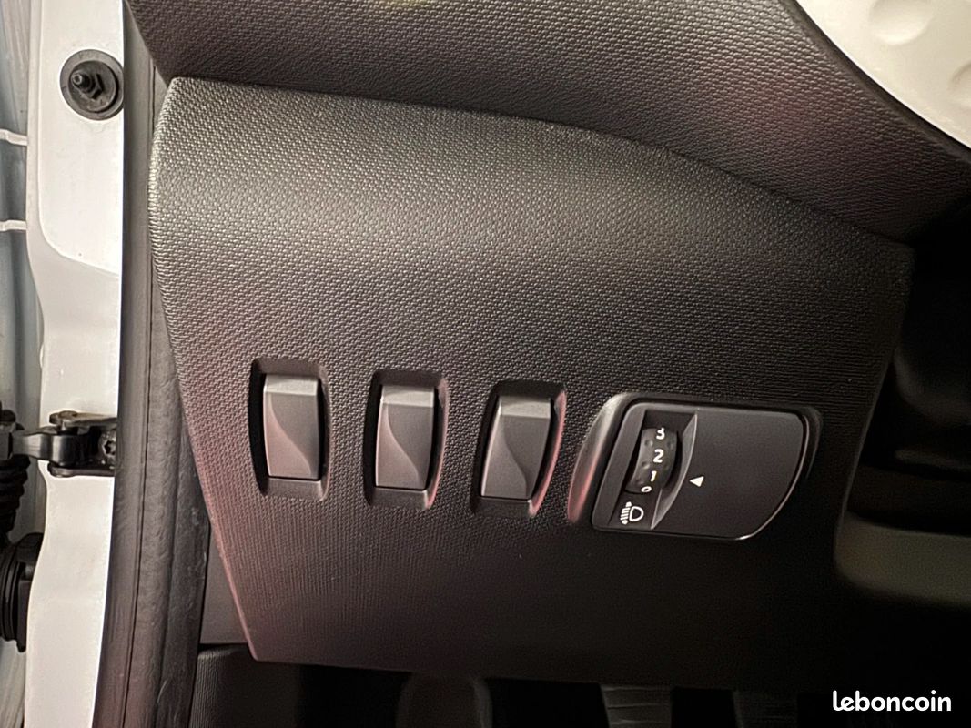 RENAULT TWINGO III 1.0 SCe 70 E6C Limited / REGULATEUR / BLUETOOTH / SUIVI RENAULT (image 25)