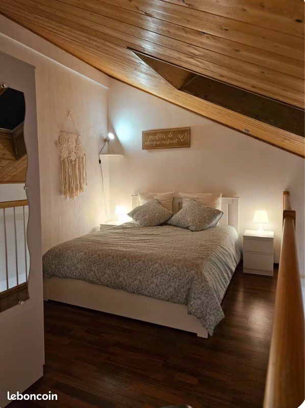 Location duplex (image 1)