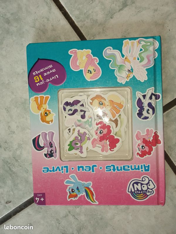 Livre avec aimants little pony (image 2)