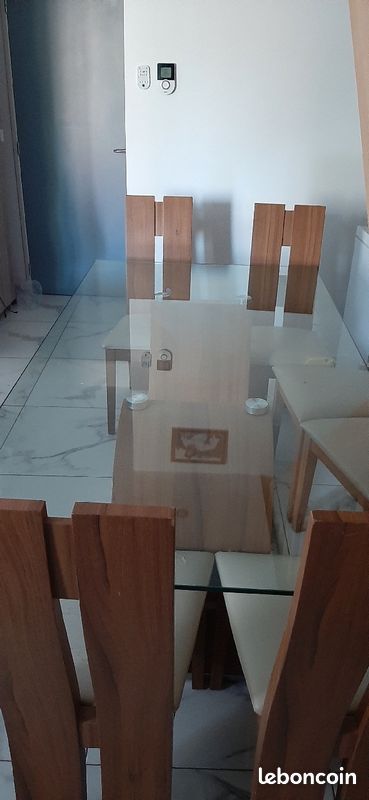 Table à manger en verre (image 1)