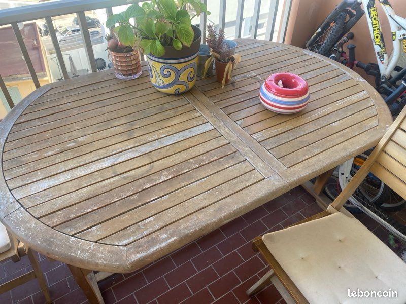 Table de jardin et chaises (image 2)