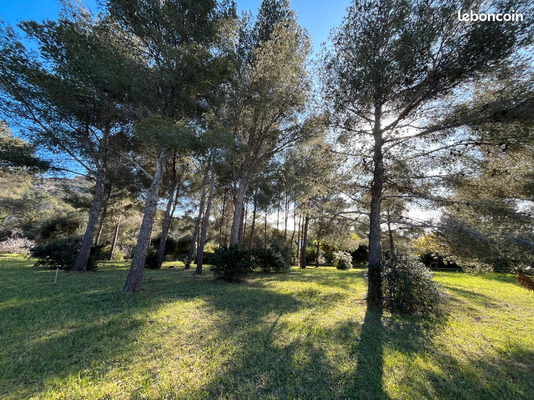 EXCLUSIVITÉ : TERRAIN À BÂTIR / 1500 m2 / QUARTIER DU DRAMONT · à Saint-Raphaël · 570 000 €