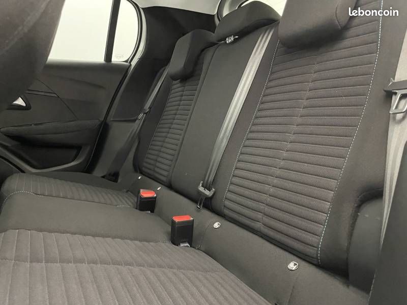Peugeot 208 PureTech 100 S&S BVM6 Style (image 15)