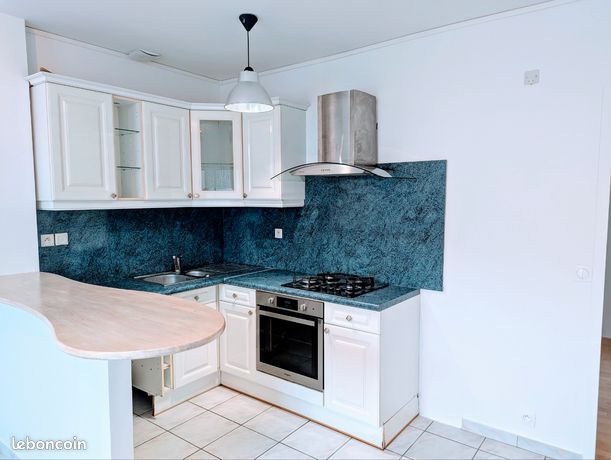 Appartement 30 M2, parking, terasse et cave privative