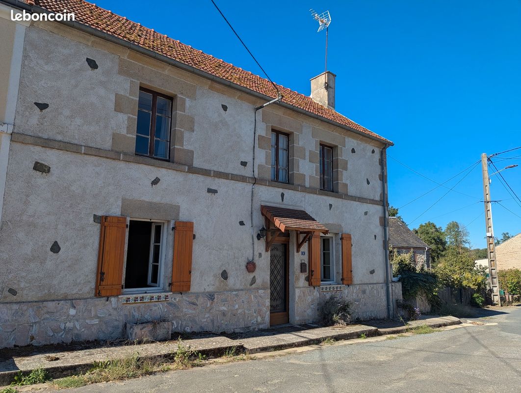 Maison 6 pièces 120 m² · à Lafat · 120 m² · 62 000 €