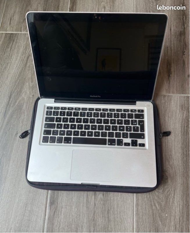 MAcBook Pro 2011 - FONCTIONNEL avec nouveau disque dur SSD et mémoire vive (image 3)