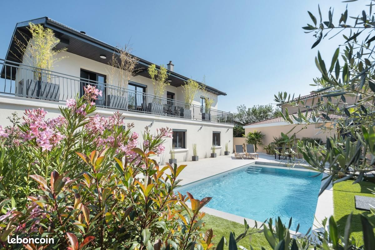 Maison 7 pièces 175 m² · à Saint-Genis-les-Ollières · 175 m² · 825 000 €