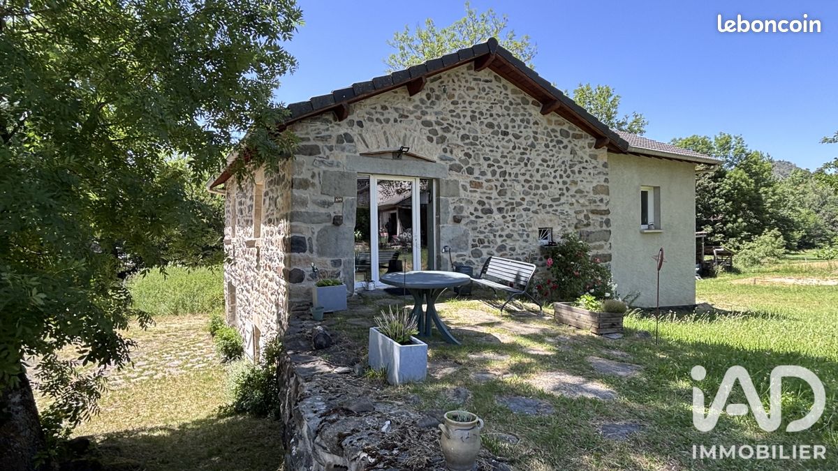 Maison 5 pièces 140 m² · à Saint-Julien-Chapteuil · 140 m² · 249 000 €