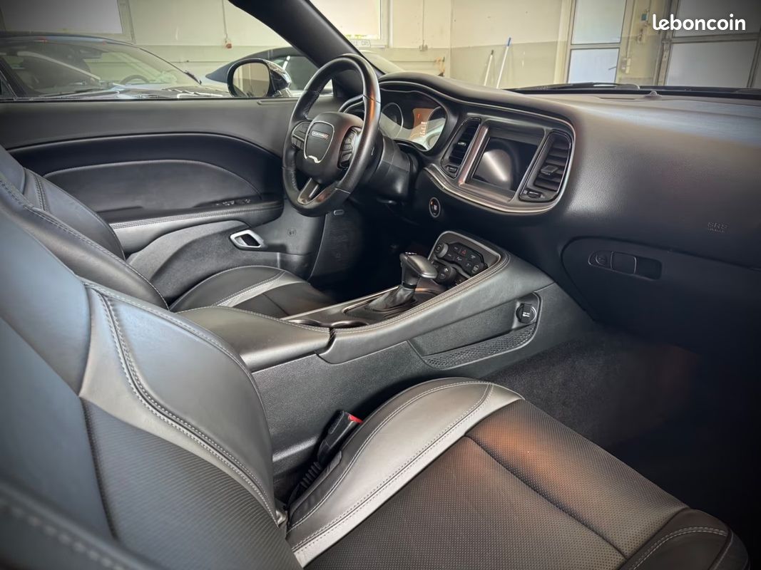Dodge CHALLENGER R/T 5.7 V8 HEMI 381 ch – Toit ouvrant – CarPlay – Cuir intégral (image 13)