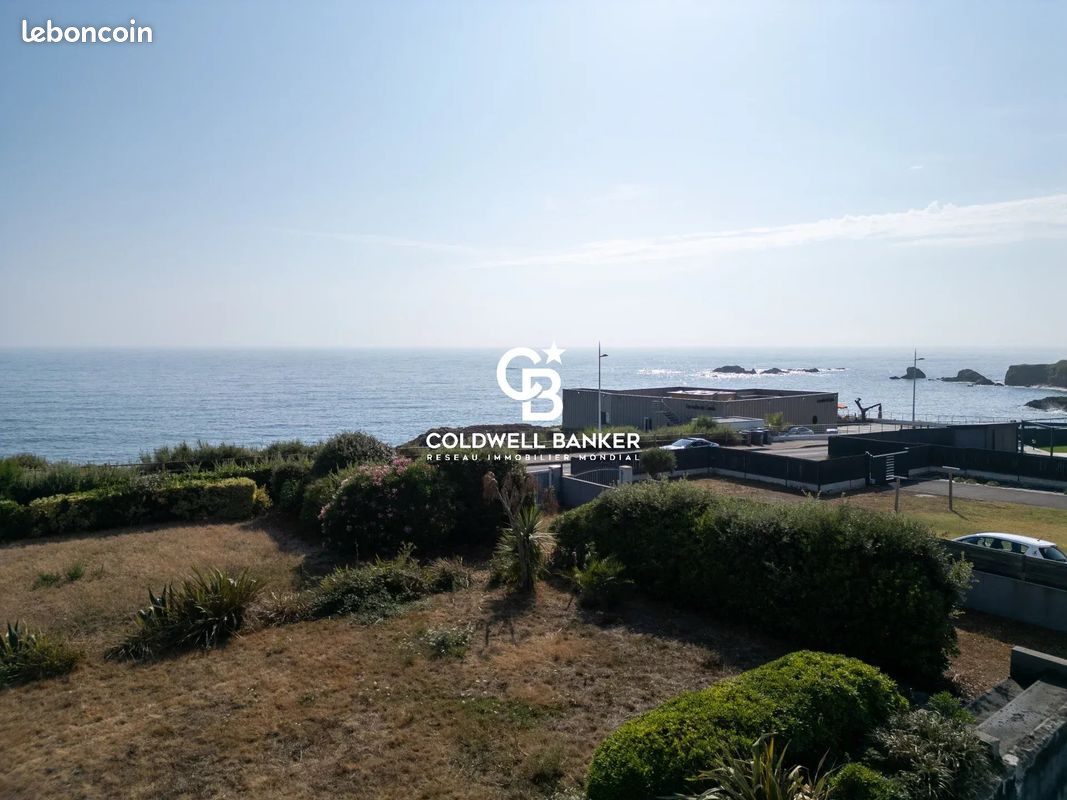 Terrain 2321 m² · aux Sables-d'Olonne · 2 321 m² · 1 570 000 €