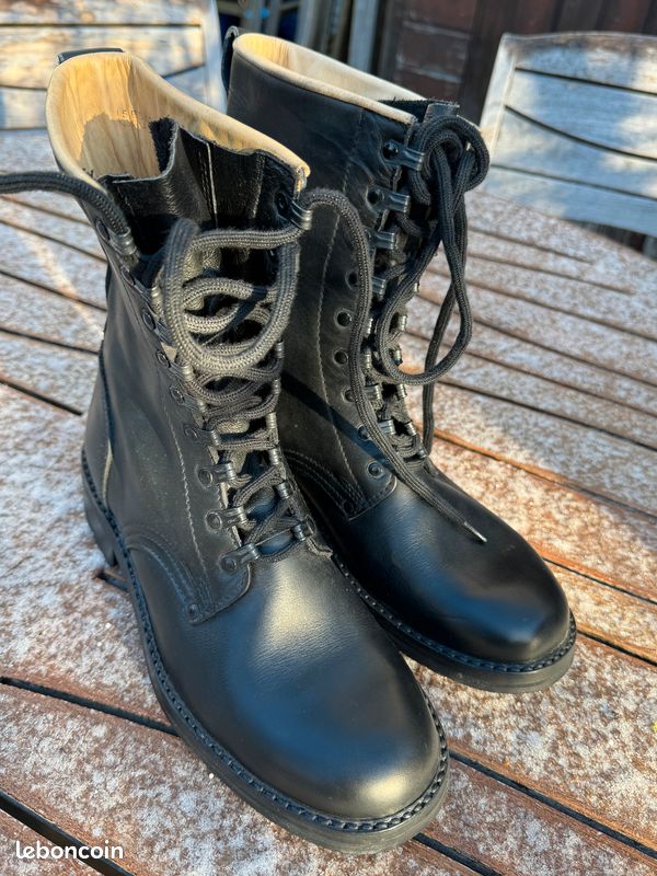 Bottines Rangers en cuir noir neuves– Fabrication Italienne – Style Combat Boots (image 3)