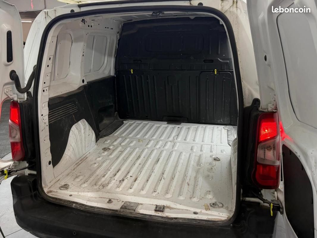 Citroën Berlingo M 650 BLUEHDI 75 BVM5 CLUB (image 17)