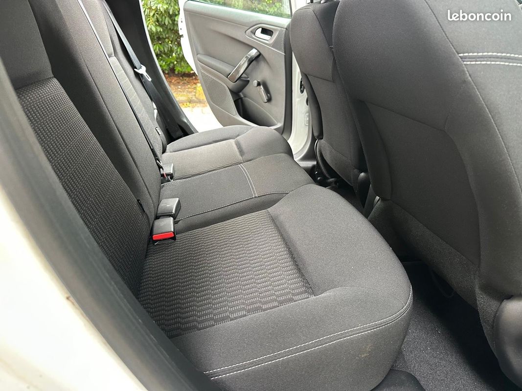 PEUGEOT 208 1.6 BlueHDi 75ch Active (image 8)