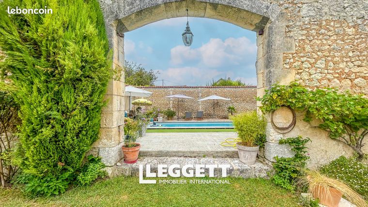 Maison 7 pièces 252 m²
