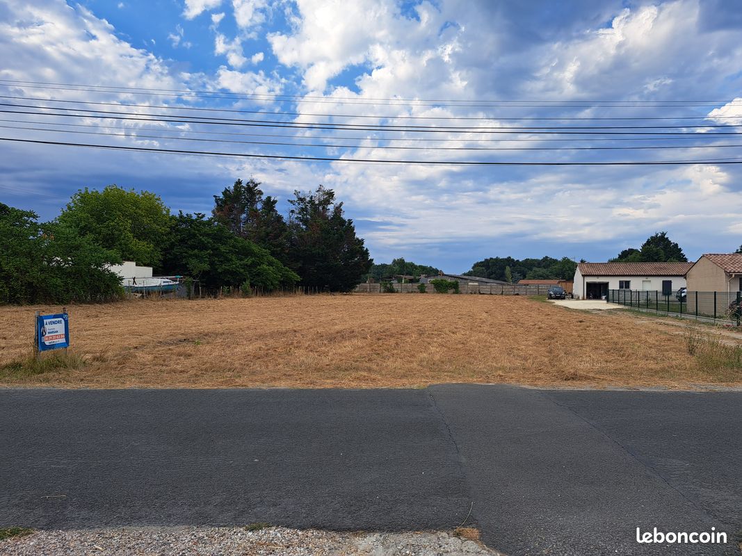 Av terrain constructible centre vensac · 182 000 €