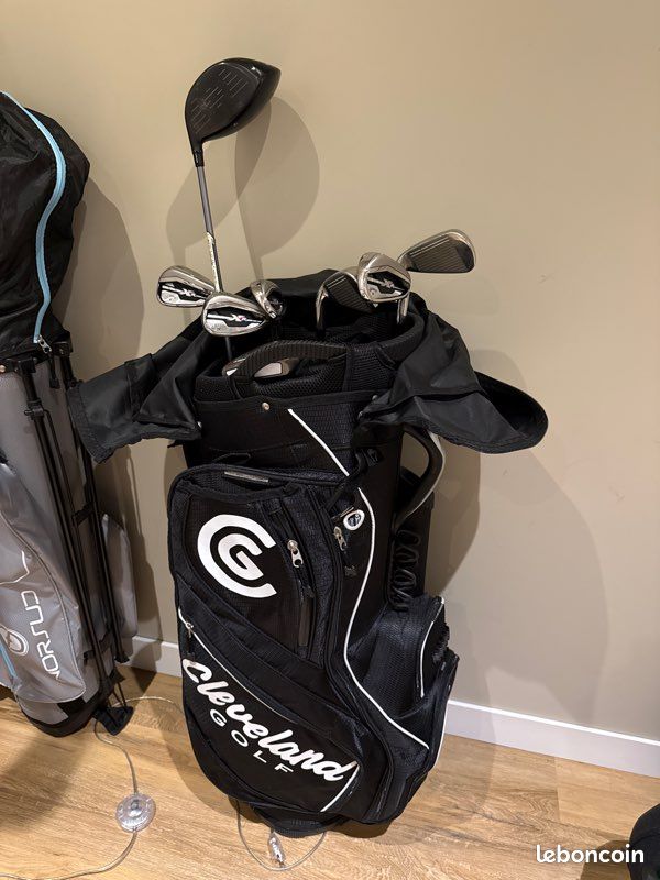Ensemble de clubs de golf (image 1)