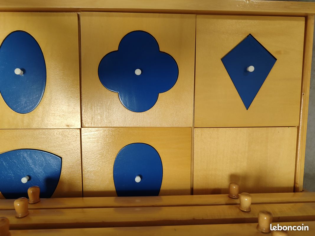Cabinet géométrique Montessori (image 1)