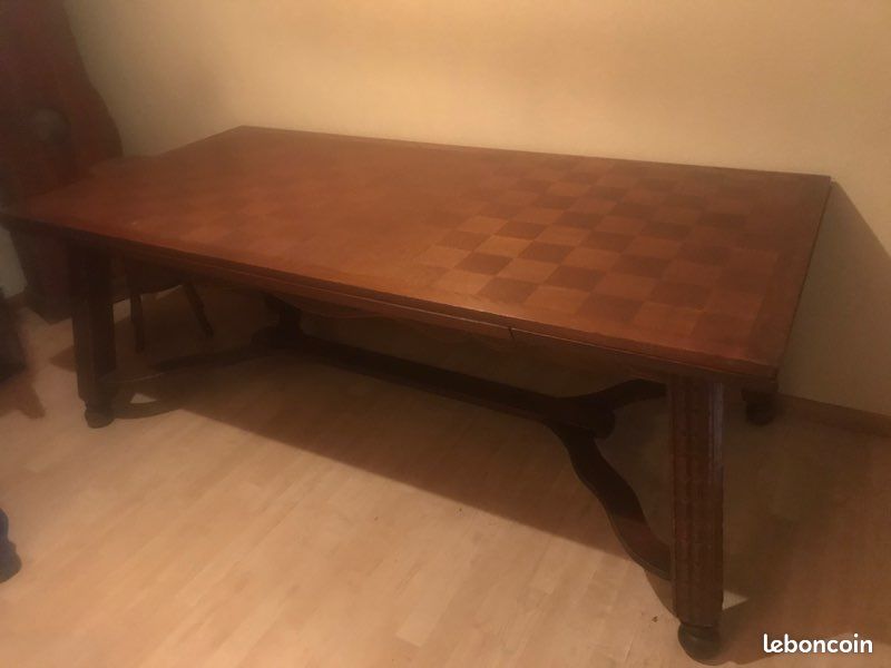 Table en chêne (image 1)