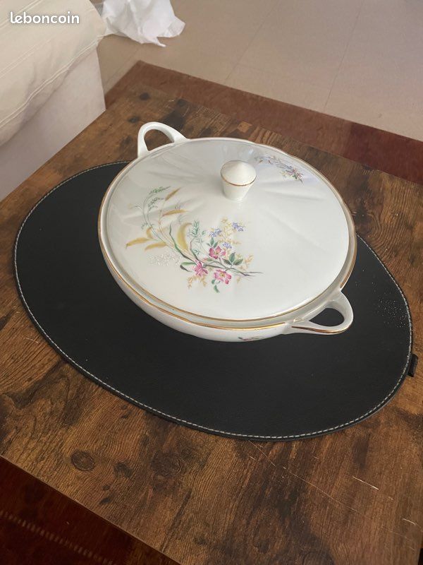 Une très jolie Soupière vintage en porcelaine Berry (image 1)