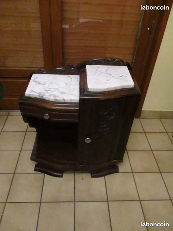 Témoin du passé = URGENT = faire offre = 2 chevets également EN CHENE et meuble en chêne = RENSEIGNEMENTS sur demande = à prendre sur la commune de mérignies (image 2)