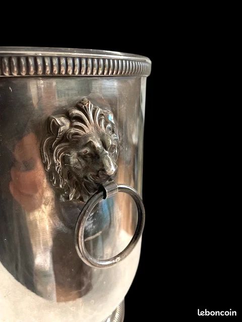 SEAU À CHAMPAGNE TÊTES DE LIONS EN MÉTAL, 1970s