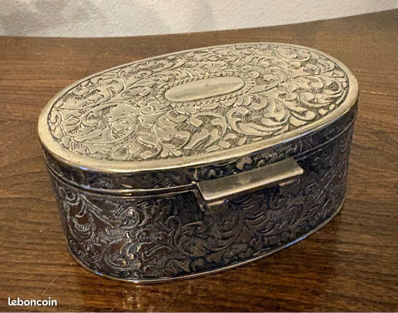 Boîte a bijoux ovale en métal argenté (image 3)