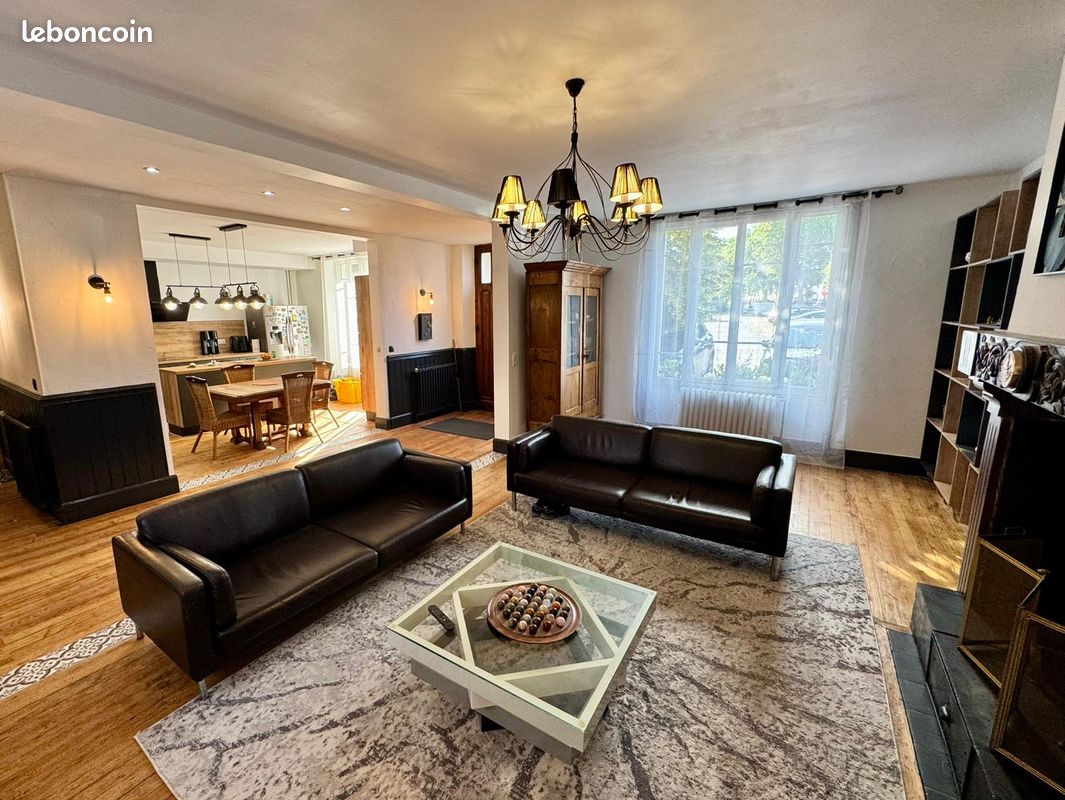 Maison 8 pièces 220 m² · à Saint-Paul-Cap-de-Joux · 220 m² · 255 000 €
