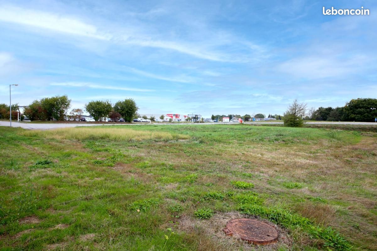 Terrain 1805 m² · à Saint-Aubin-du-Cormier · 23 400 €