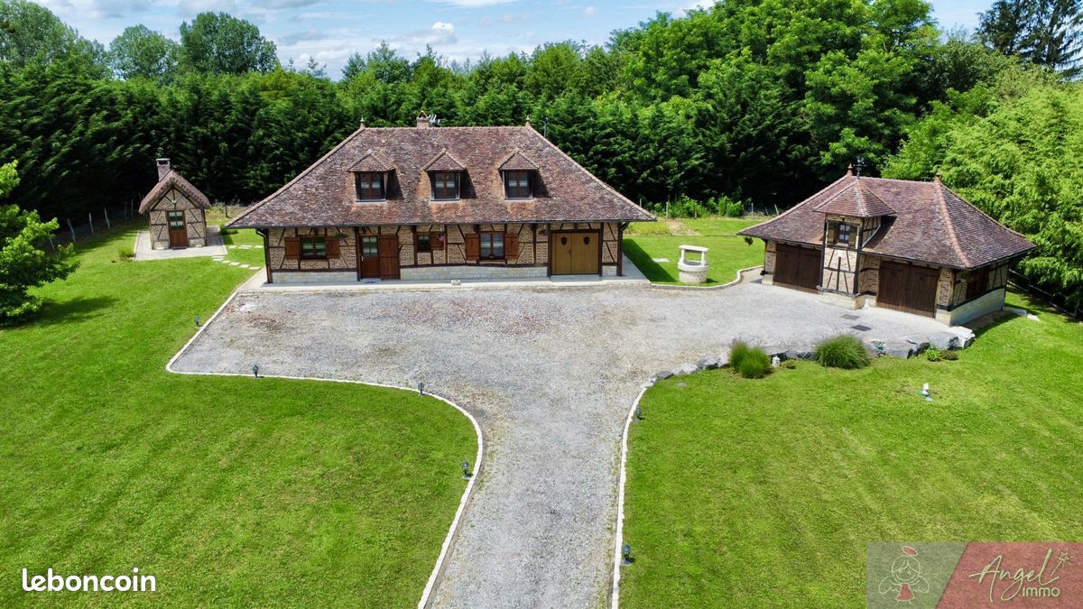 Maison 8 pièces 226 m² · à Saint-Germain-du-Bois · 226 m² · 530 000 €