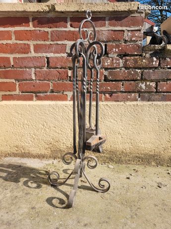 Porte bûches, berceau de cheminée, en fonte