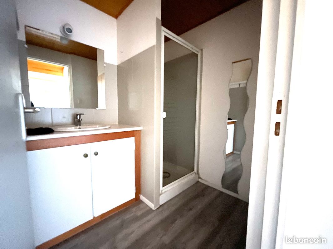 Parking 50 m² · à Marlhes · 50 m² · 350 €/mois