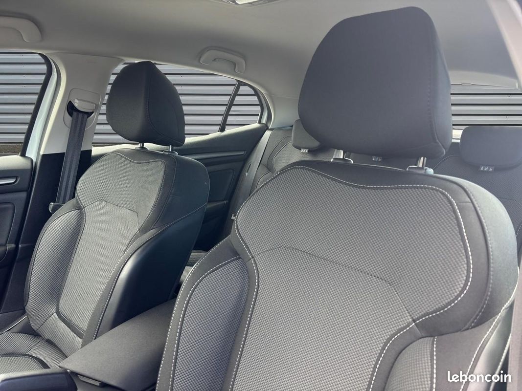 RENAULT MEGANE IV 1.5 Blue dCi 115 BERLINE Evolution PHASE 2 (image 11)