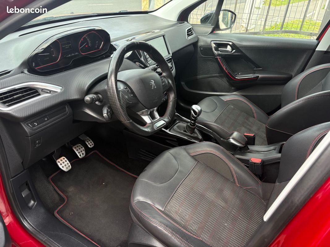 Peugeot 2008 1.6 bluehdi GT-line phase 2 (image 14)
