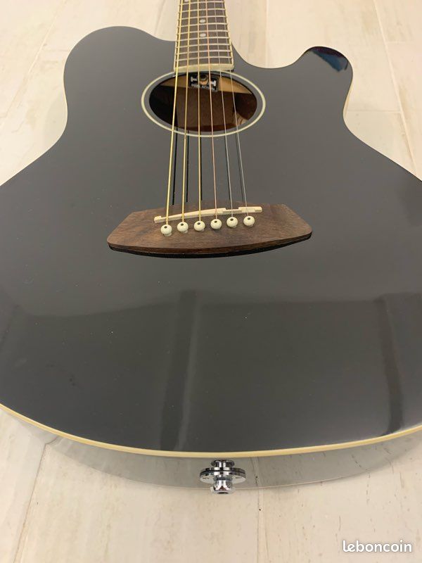 Très belle guitare (image 1)