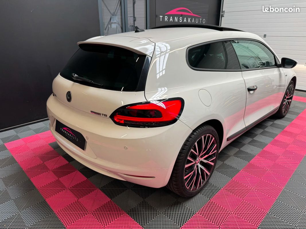 VOLKSWAGEN SCIROCCO LIFE 1.4 TSI 122 cv + TOIT OUVRANT + SIÈGES AV CHAUFFANTS + CLIMATISATION BI-ZONE + RADAR AR (image 3)