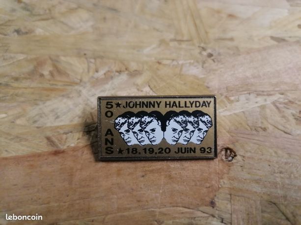Personnes célèbres - Pin's du Blouson en cuir de Johnny Hallyday Personnes célèbres - Pin's du Blouson en cuir de Johnny Hallyday