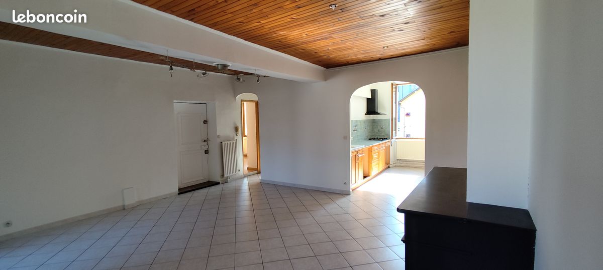 Appartement 3 pièces 77 m² · à Vizille · 76,6 m² · 160 000 €