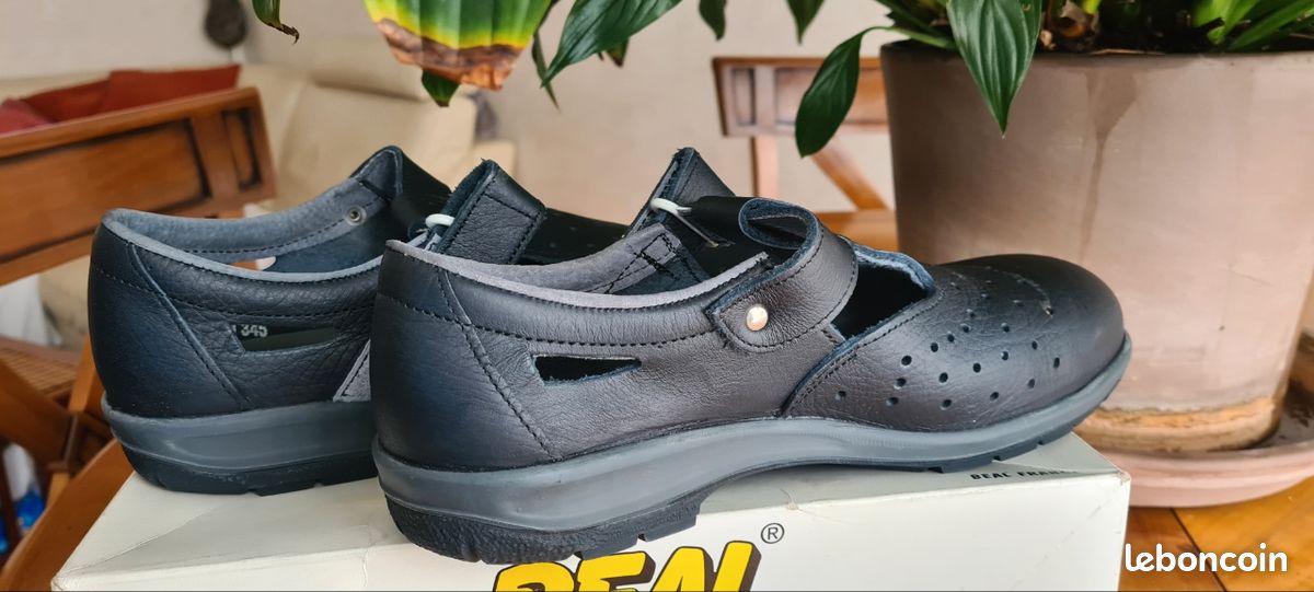 Chaussures de sécurité "speciale été, grande chaleur " très agréable à porter, T43, état neuf (image 1)
