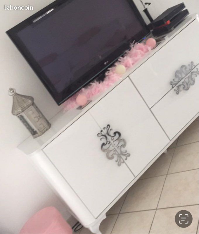 Buffet salon (image 1)