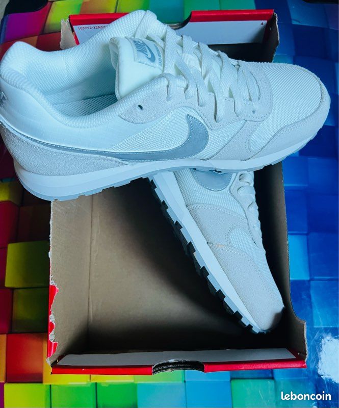 Nike MD Runner 2 Chaussures de Course Metallic Silver/Phantom (image 1)
