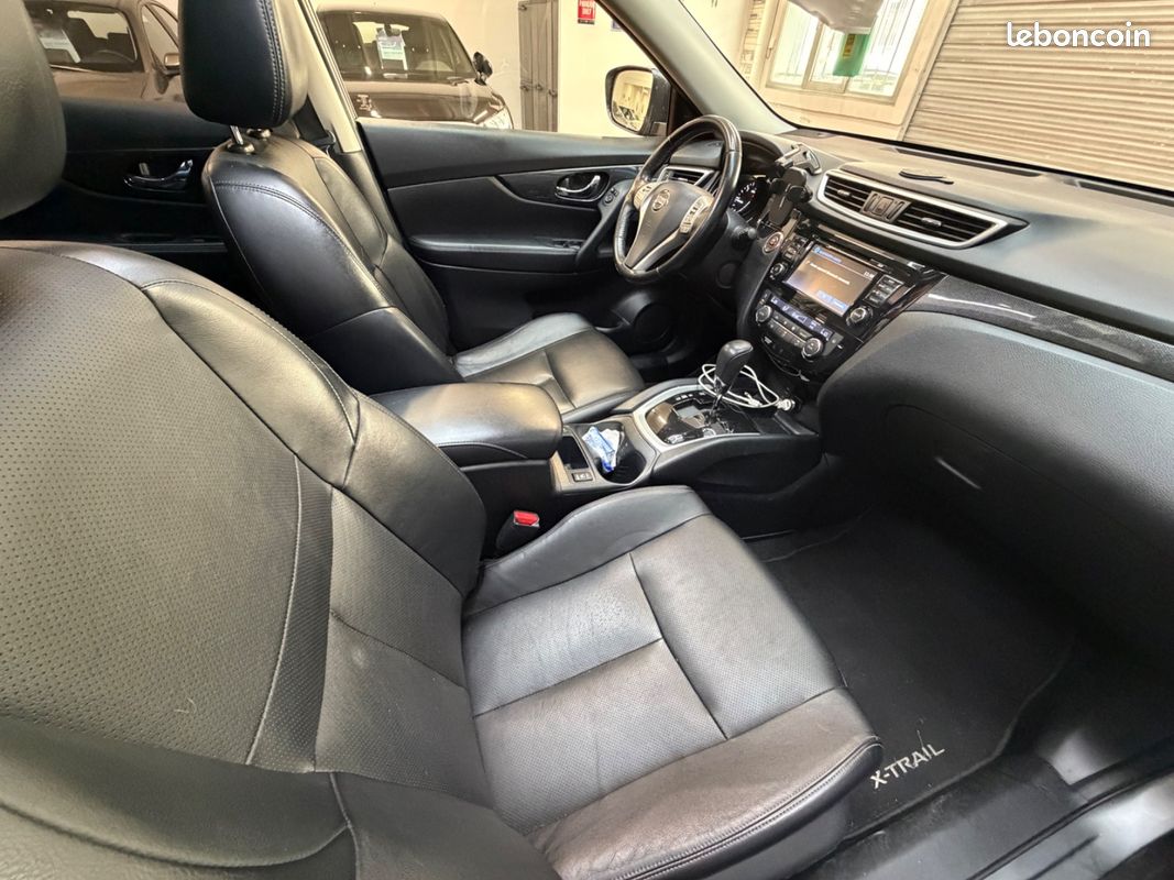 Nissan X-TRAIL 1.6 dCi 130 Ch X-Tronic Tekna - HISTORIQUE COMPLET NISSAN / 2 EME MAIN / TOIT OUVRANT PANORAMIQUE / CAMERA 360 ° / SIEGES ELECTRIQUE & CHAUFFANT (image 13)