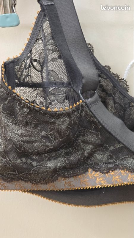 Soutien-gorge LOU PARIS Taille 105B – Neuf Avec étiquettes, Couleur Taupe élégante