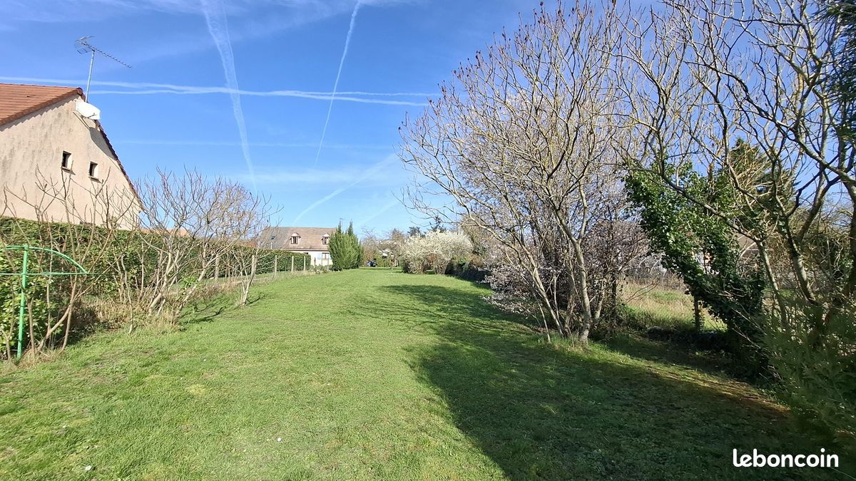 Terrain 684 m² · à Limetz-Villez · 684 m² · 110 000 €