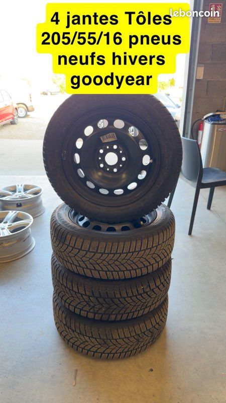 4 jantes Tôles 205/55/16 pneus neufs hivers goodyear (image 1)