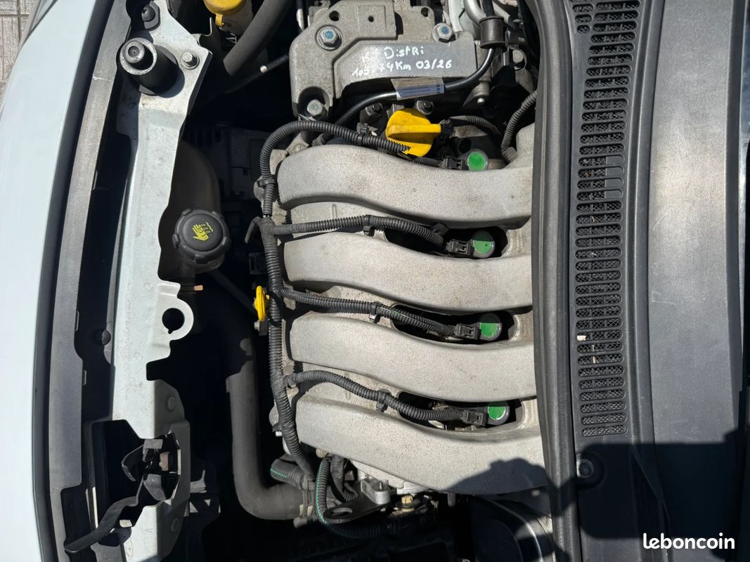 RENAULT Twingo RS 1.6 130ch - 2011 - 110 000 km - Kit Distribution fait à 109000 - Demi ligne - Suivi Complet (image 23)